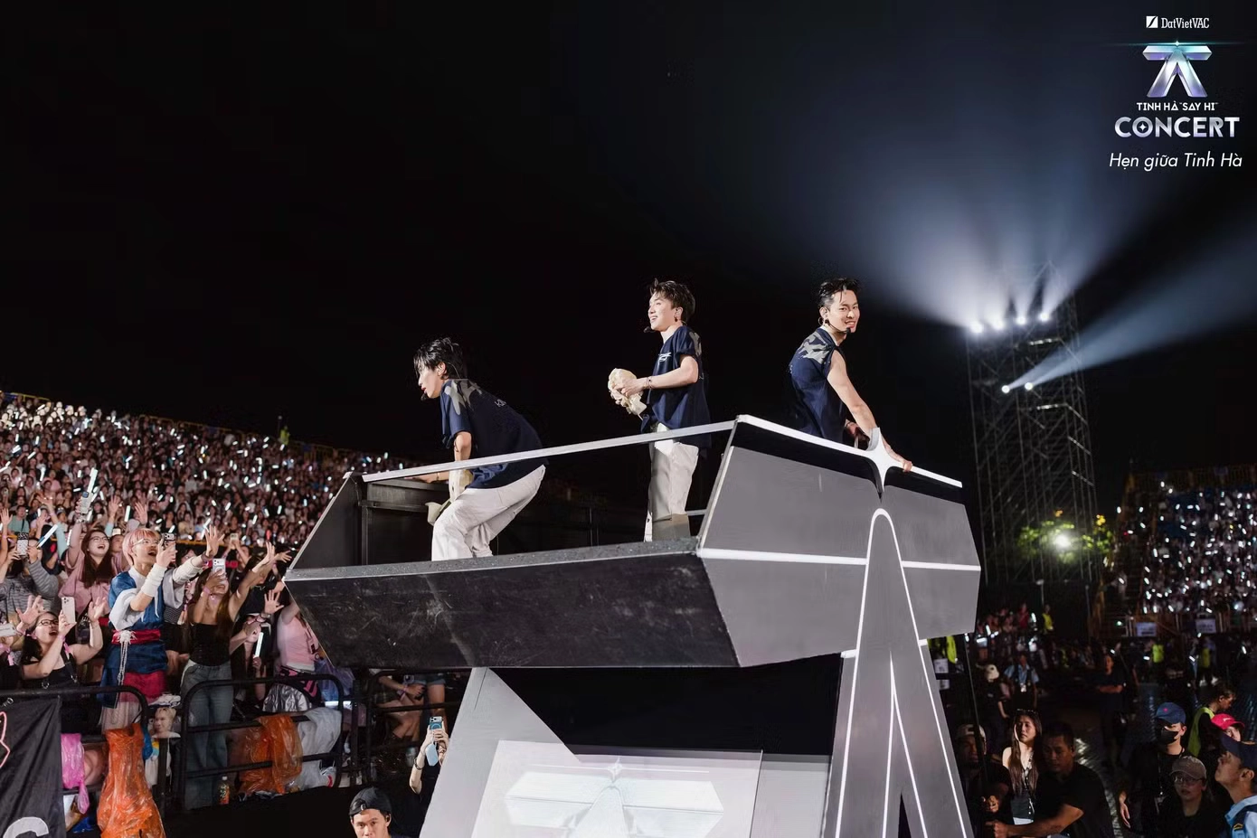 Tinh Hà “Say Hi” liên tiếp cháy vé, DatVietVAC kỳ vọng tăng trưởng doanh thu concert nửa cuối năm
