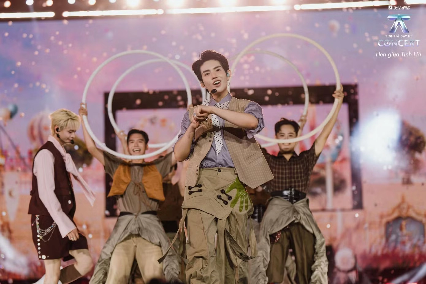 Concert "Tinh Hà Say Hi": IVAN và DILLAN đoàn tụ gia đình, mở thêm đêm nhạc tại Hà Nội
