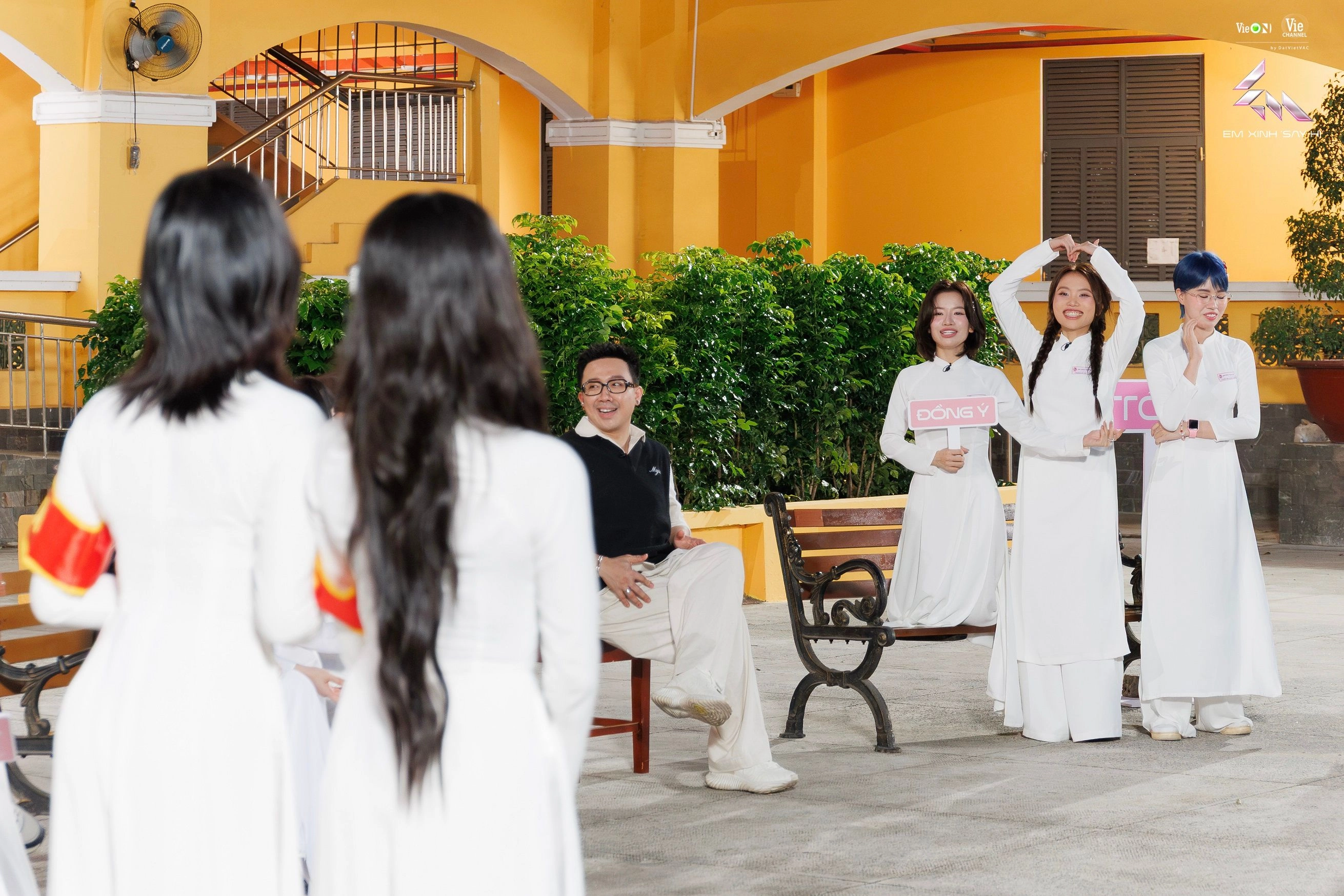 [EM XINH "SAY HI"] CƠ CHẾ "TÀN KHỐC" Ở LIVE STAGE 4 RA MẮT, 6 EM XINH BỊ LOẠI TRONG 1 ĐÊM