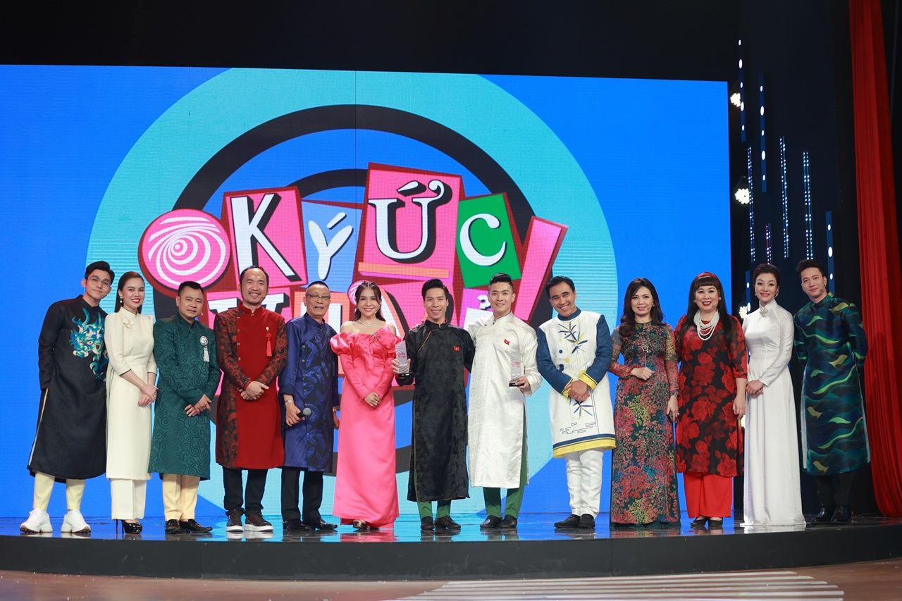 [KÝ ỨC VUI VẺ] Tập cuối: TIẾN LUẬT BẬT KHÓC, HỐI HẬN VÌ NHIỀU LẦN NGỖ NGƯỢC, 40 TUỔI VẪN CÃI LỜI MẸ