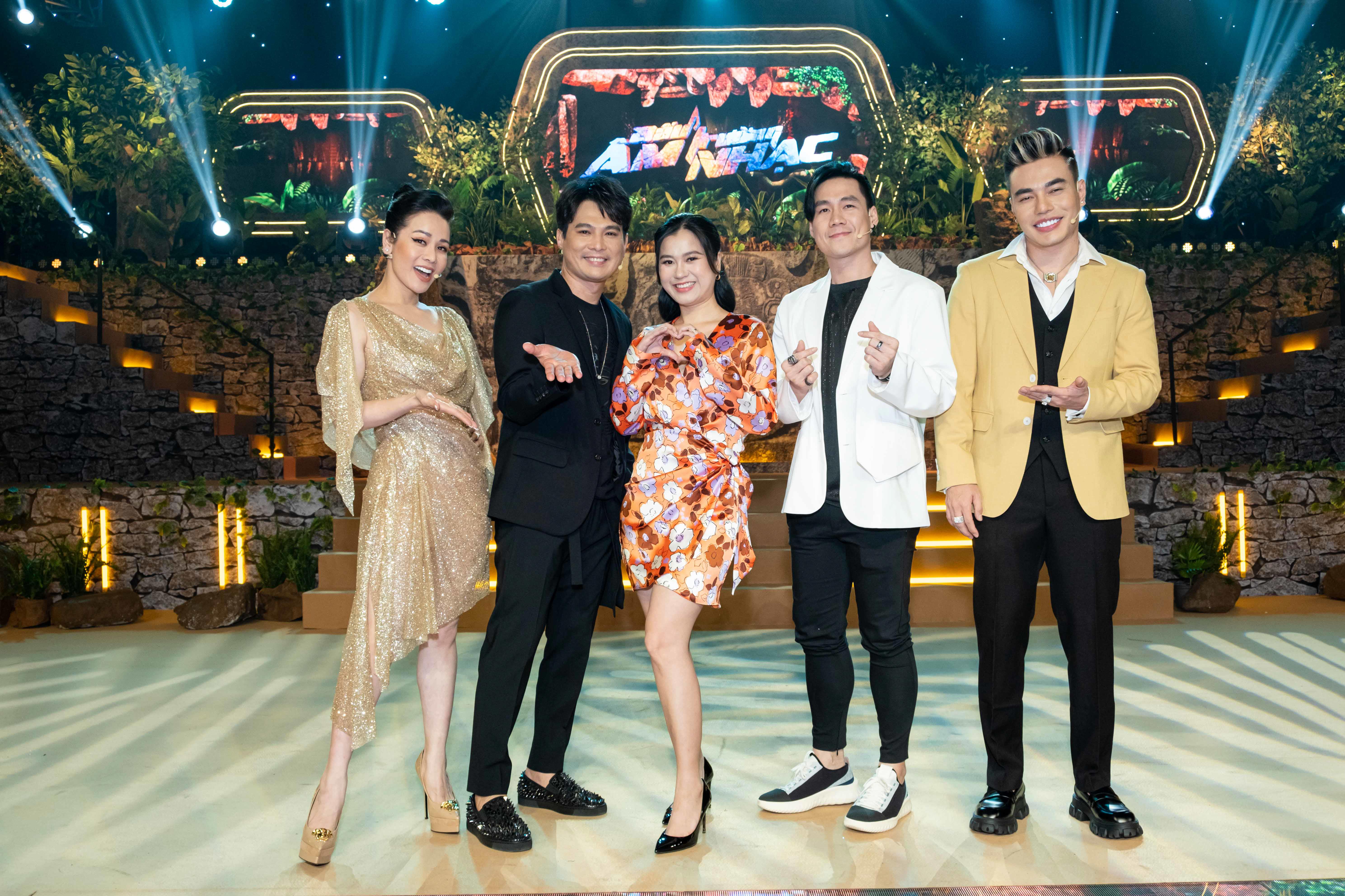 [ĐẤU TRƯỜNG ÂM NHẠC] LÂM VỸ DẠ HÀO HỨNG TRỔ TÀI “CA, VŨ” KHI THAM GIA GAMESHOW ÂM NHẠC