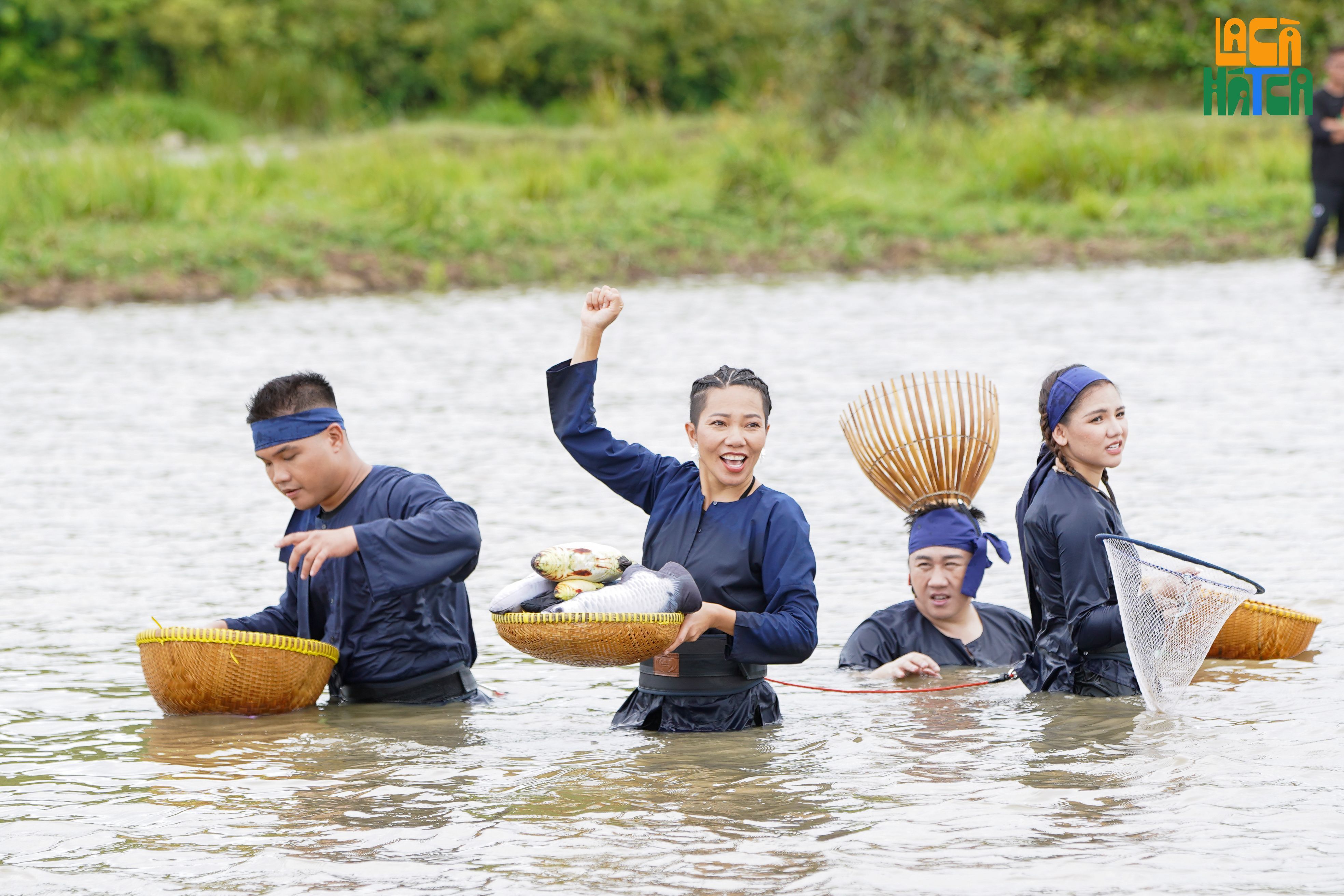 [LA CÀ HÁT CA] 'PHƯỢNG HOÀNG LỬA' HÀ TRẦN LẦN ĐẦU THAM GIA CHƯƠNG TRÌNH THỰC TẾ CÙNG CÁC ĐÀN EM GEN Z 