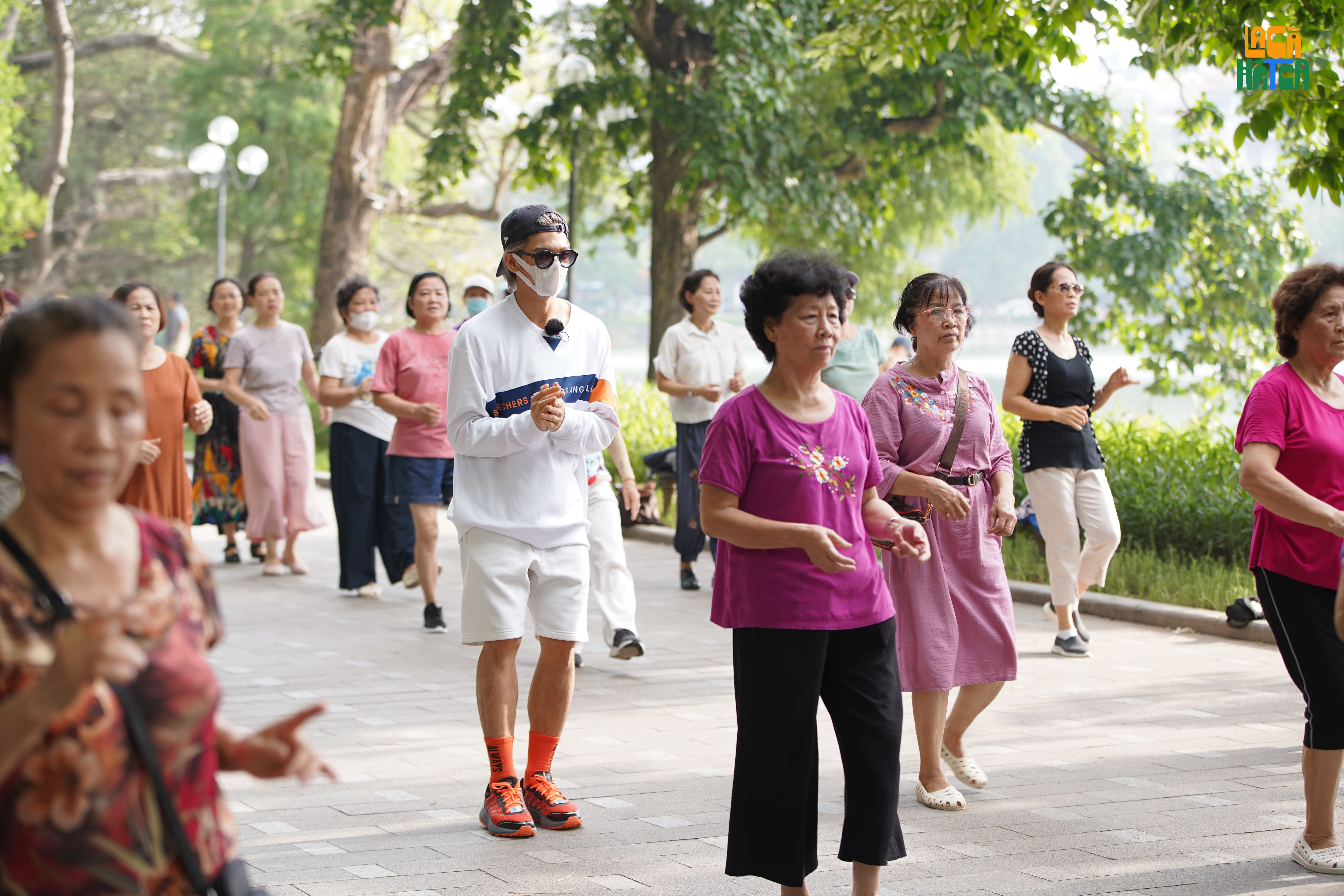 [LA CÀ HÁT CA] TRỌNG HIẾU ÂM THẦM TRÀ TRỘN VÀO HÀNG NGŨ DÀN CAST CHÍNH