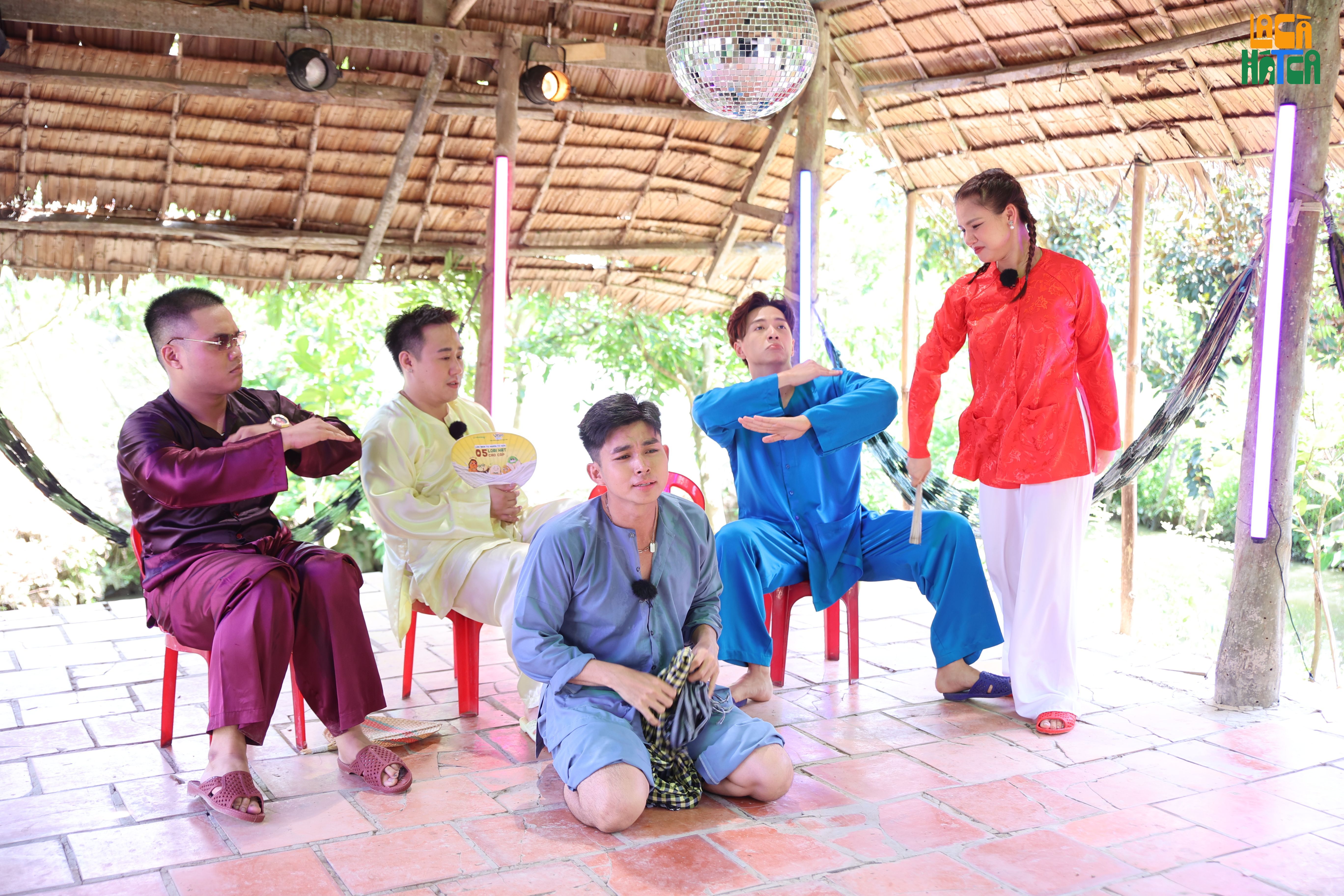 [LA CÀ HÁT CA] BỘ BA NGÔ KIẾN HUY - TRUNG QUÂN - BLACKA THÀNH LẬP CÔNG TY BA CÔ GÁI KHIẾN JUN PHẠM MANG TIẾNG OAN