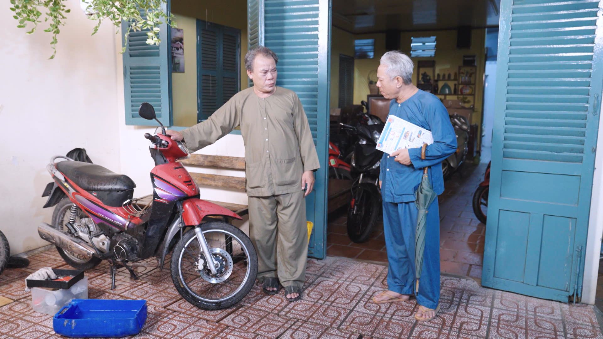 [CƯỜI CÙNG BÁC BA PHI] TRUNG DÂN, PHƯƠNG BÌNH CẢNH BÁO NHỮNG NGUY HIỂM KHI KHÔNG TRANG BỊ THIẾT BỊ CHỮA CHÁY