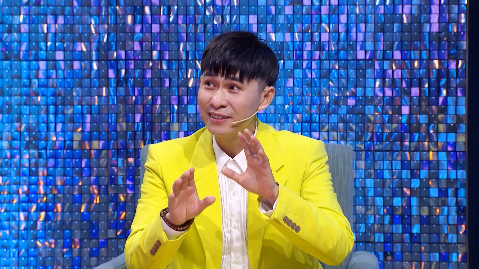 [KÝ ỨC NGỌT NGÀO] CHÂU GIA KIỆT TỪNG QUỲ XUỐNG XIN LỖI CHA MẸ VÌ ĐÃ BỎ NHÀ ĐI HÁT