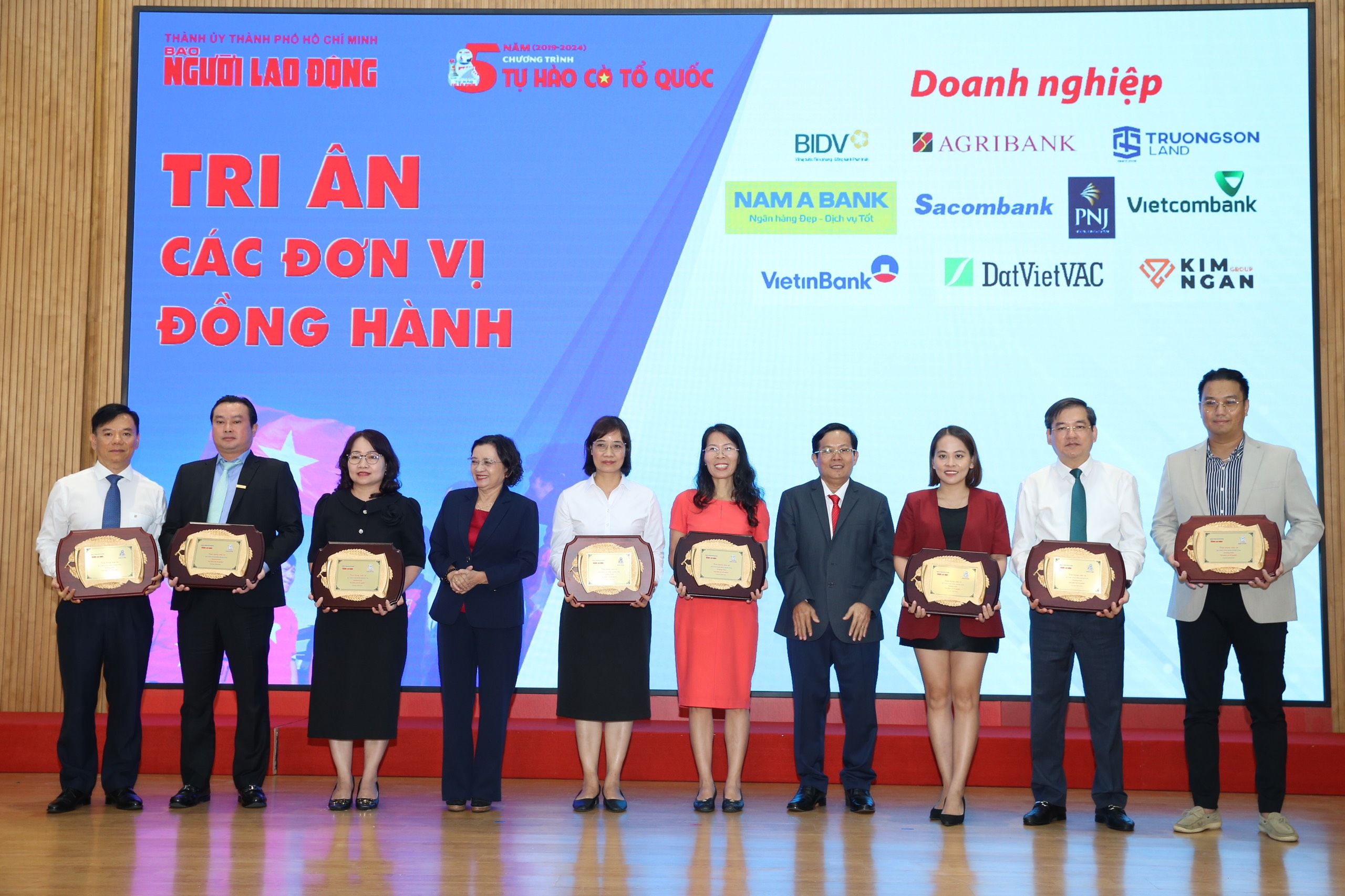 DatVietVAC GÓP PHẦN LAN TỎA THÔNG ĐIỆP VỀ TÌNH YÊU NƯỚC CÙNG “TỰ HÀO CỜ TỔ QUỐC”