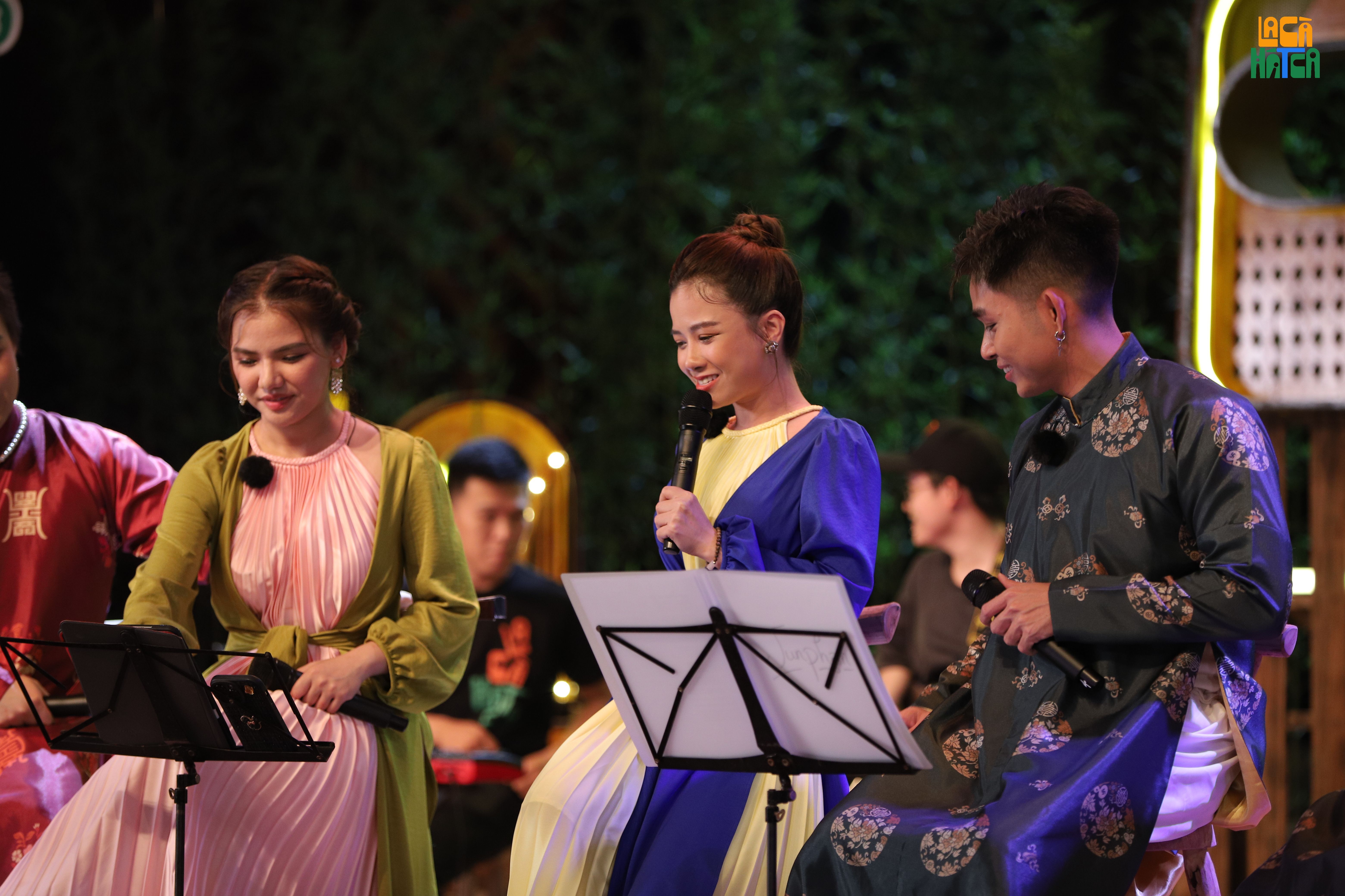 [LA CÀ HÁT CA] MYRA TRẦN - DƯƠNG HOÀNG YẾN HÓA 'LIỀN CHỊ' HÁT QUAN HỌ ĐỐI ĐÁP NGỌT NHƯ MÍA LÙI 