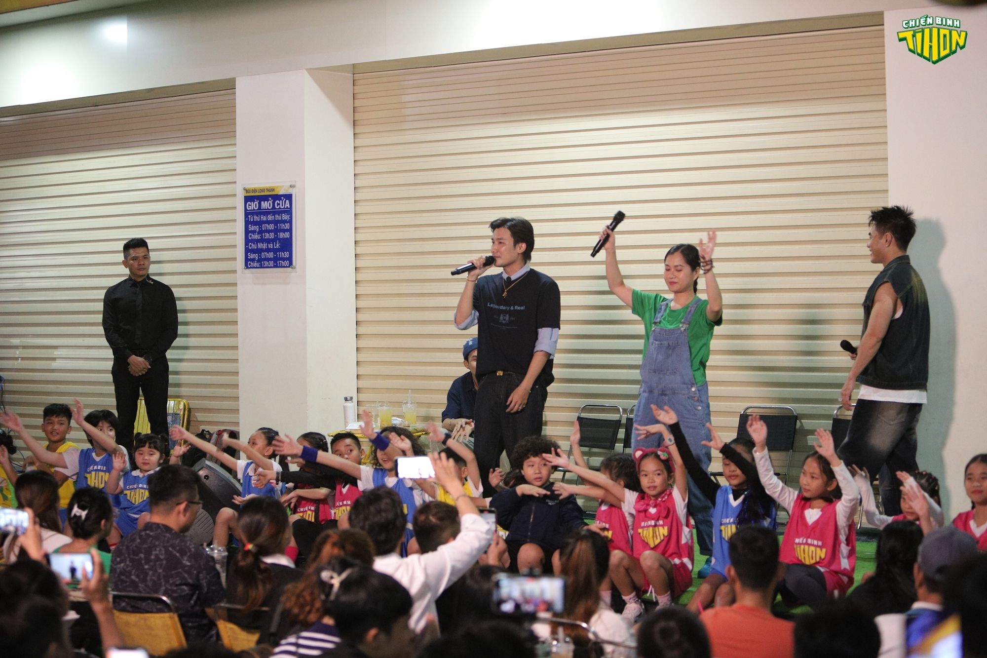 [CHIẾN BINH TÍ HON] CÁC EM BÉ BẤT NGỜ ‘ĐẠI NÁO’ QUÁN SINH TỐ KU PHIN CỦA LÊ DƯƠNG BẢO LÂM