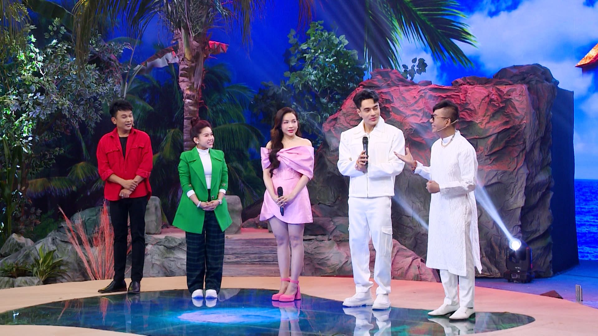 [ĐẤU TRƯỜNG ÂM NHẠC] BÌNH TINH "KHUYÊN" LONG NHẬT KHÔNG NÊN ĐEO NHIỀU HỘT XOÀN KHI CHƠI GAMESHOW