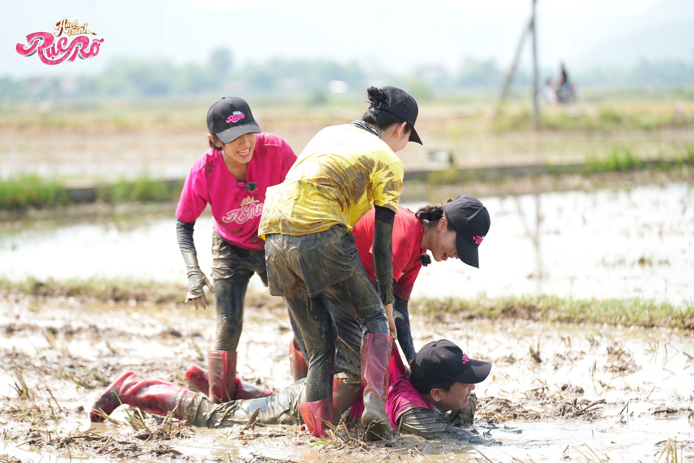 [HÀNH TRÌNH RỰC RỠ] TRƯỜNG GIANG LAO ĐAO, KÊU CỨU TRÊN BÃI BÙN