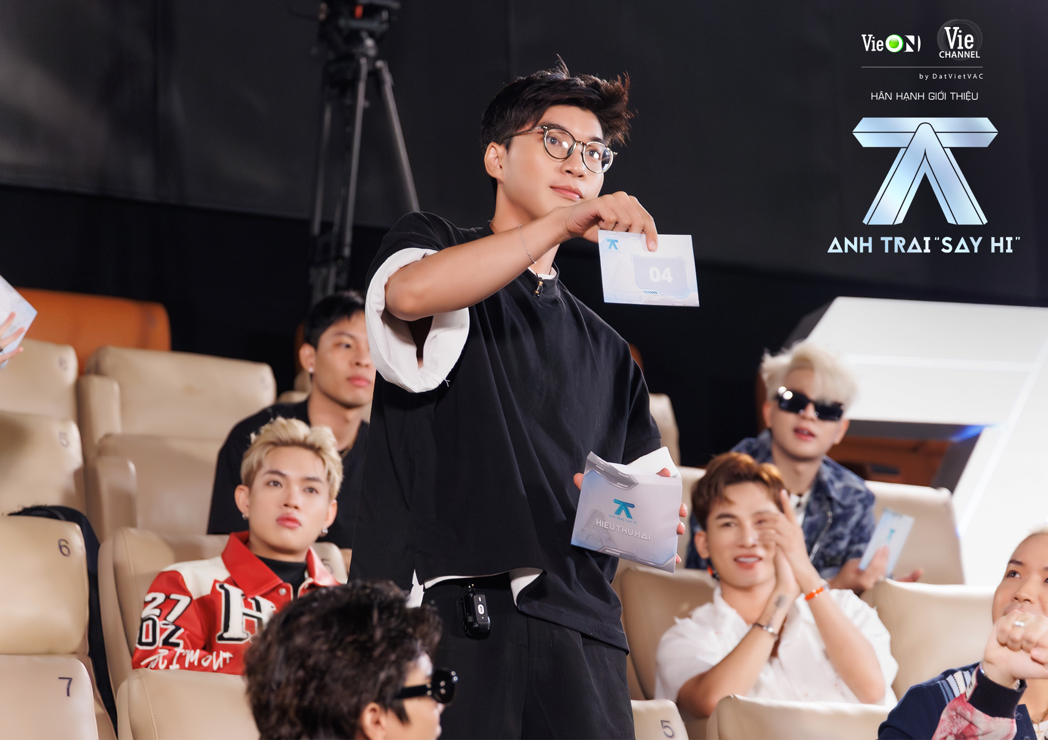 [ANH TRAI “SAY HI”] HIEUTHUHAI LẦN ĐẦU “HƠN THUA” VÌ ÁP LỰC ĐỘI TRƯỞNG, DẪN “TEAM NHÀ NGHÈO” CHƠI SÁT VÁN TRONG CUỘC ĐẤU GIÁ 8 BÀI HÁT LIVESTAGE 2