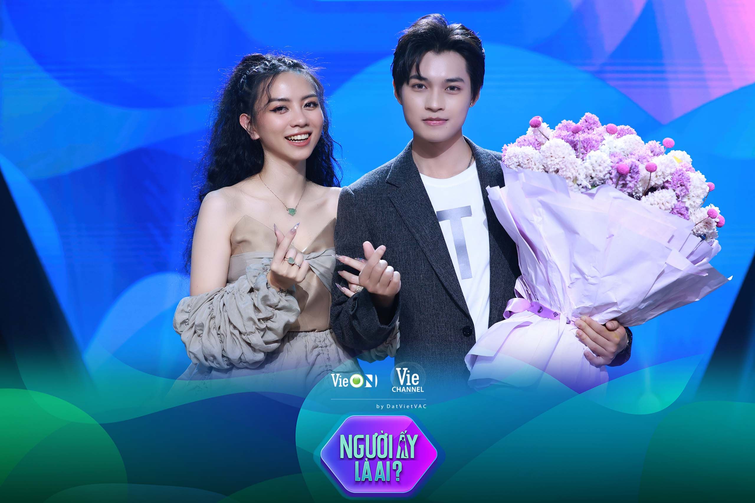 [NGƯỜI ẤY LÀ AI?] NỮ CHÍNH TÔ SA ĐÃ TÌM LẠI ĐƯỢC PHIÊN BẢN “BIẾT YÊU” KHI KẾT ĐÔI THÀNH CÔNG VỚI CỰC PHẨM