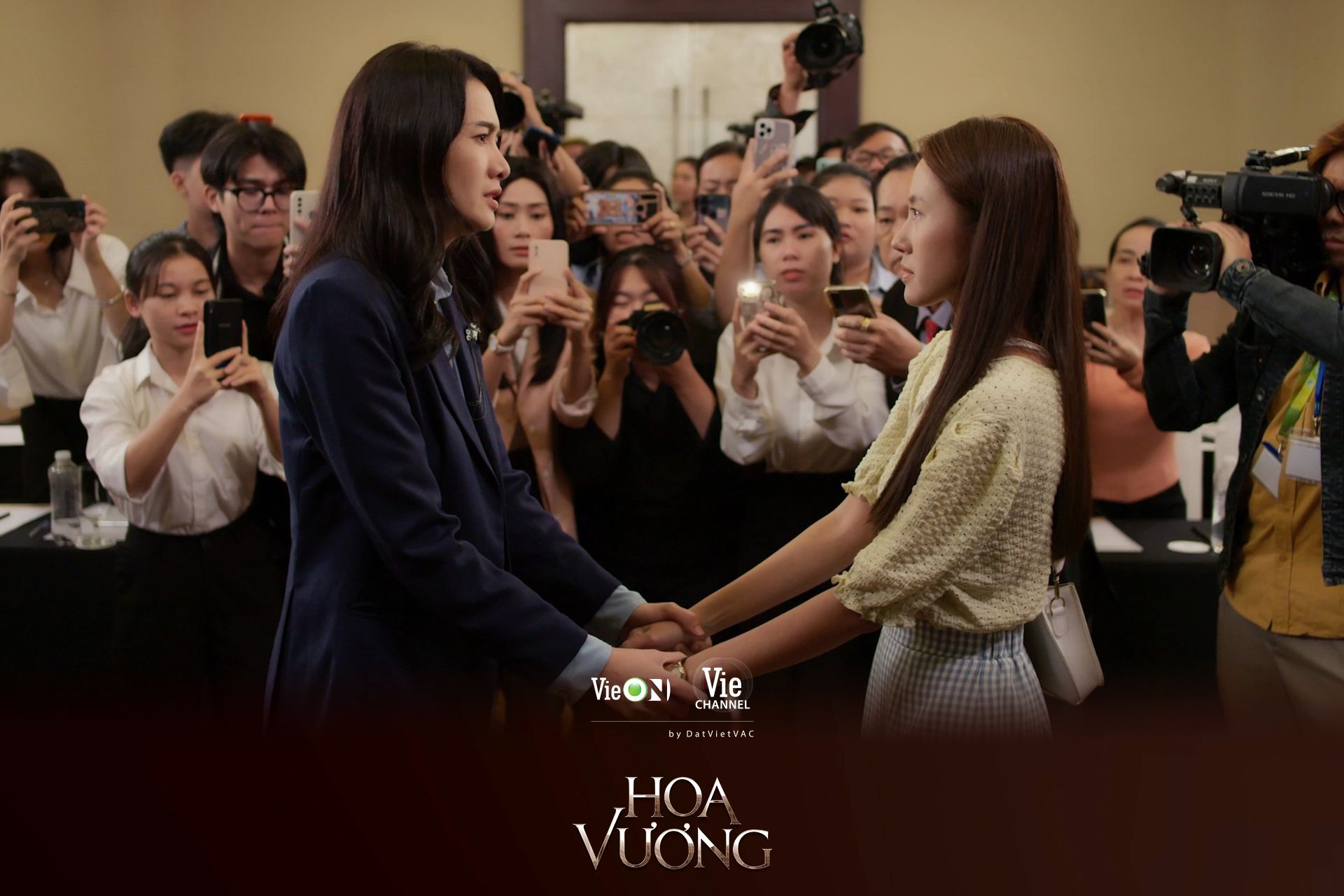 [HOA VƯƠNG] GIỮA “BÃO” SCANDAL ANH THƯ QUỲ GỐI XIN LỖI TRÚC MAI, HẢI ĐĂNG ĐIÊU ĐỨNG VÌ THỦ ĐOẠN CỦA MẸ KẾ