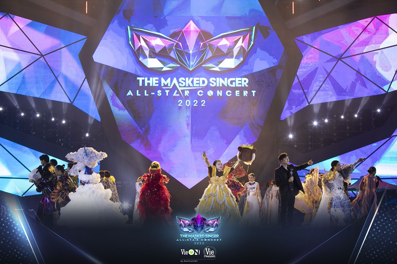 [THE MASKED SINGER VIETNAM] KHOẢNH KHẮC VỠ ÒA, HÀNG VẠN KHÁN GIẢ CÙNG HÒA GIỌNG VỚI 15 NHÂN VẬT MASCOT TRONG ĐÊM ALL-STAR CONCERT