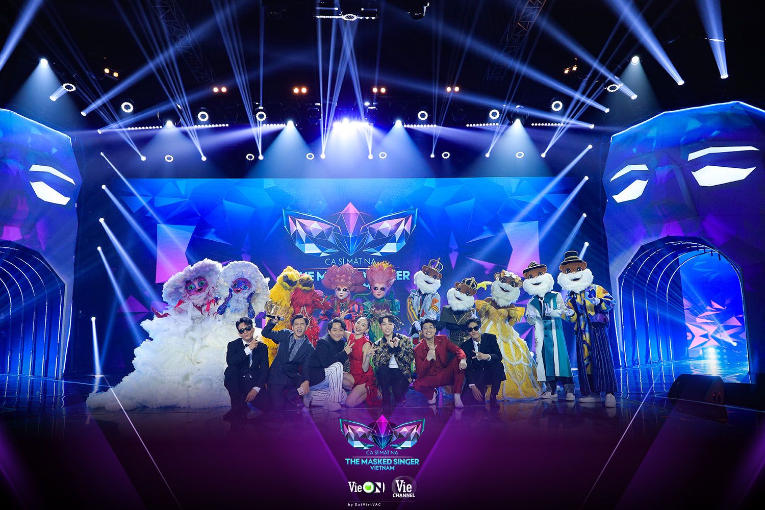 [THE MASKED SINGER VIETNAM] NOO PHƯỚC THỊNH HÓA THÂN THÀNH HOÀNG TỬ RỒNG, TOP 4 CÙNG NẮM TAY NHAU BƯỚC VÀO CHUNG KẾT