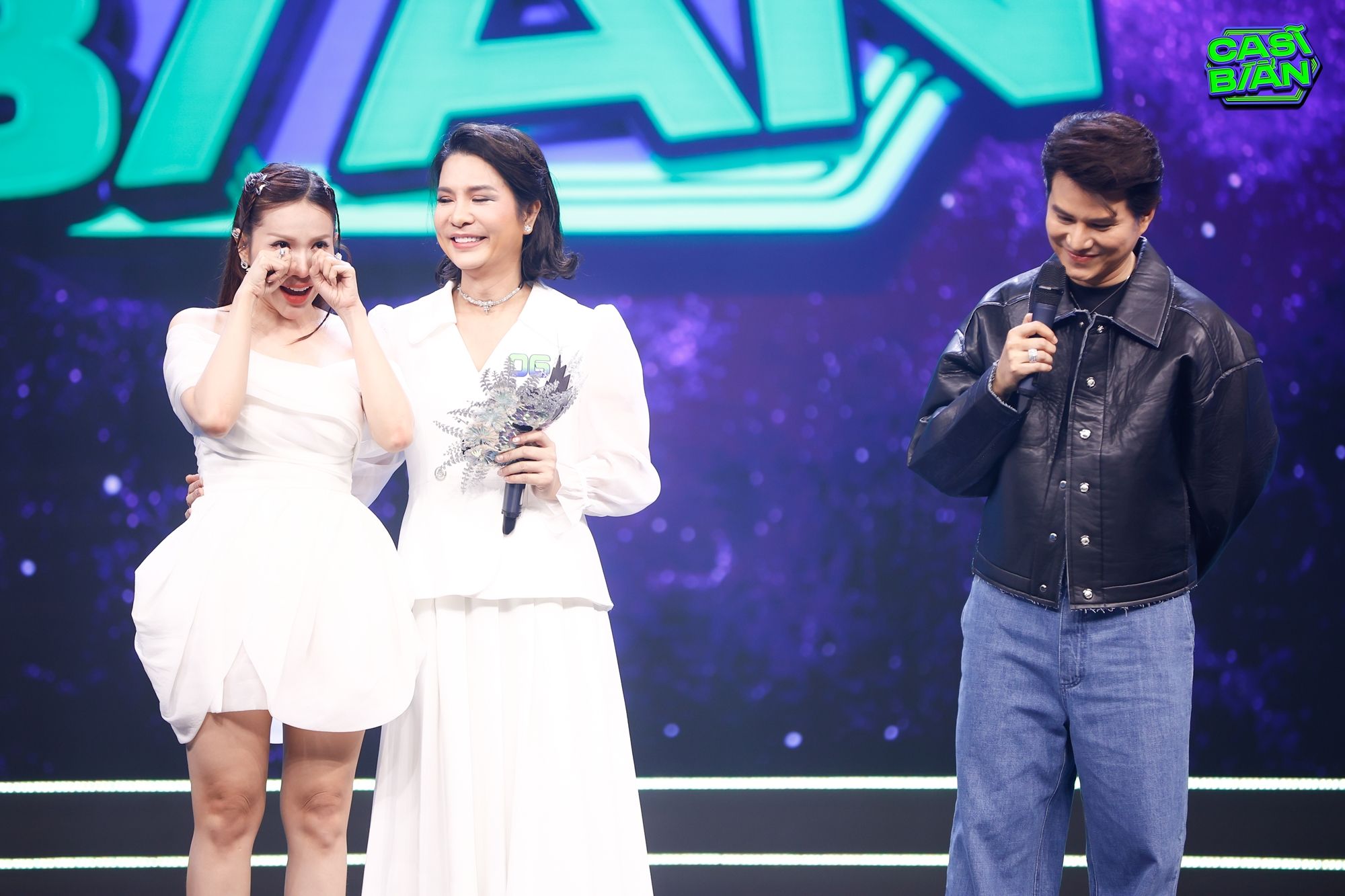 [CA SĨ BÍ ẨN] KHẢ NHƯ NGHẸN NGÀO TÁI NGỘ NGƯỜI ĐÃ GIÚP MÌNH CÓ VAI DIỄN LỚN THUỞ MỚI VÀO NGHỀ