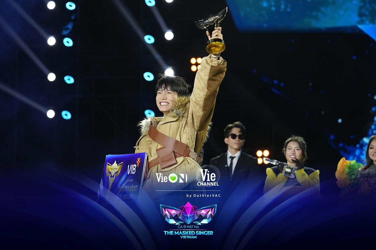 [THE MASKED SINGER VIETNAM] CHINH PHỤC MỌI TRÁI TIM VỚI CHIẾN THẮNG QUÁ XỨNG ĐÁNG, VOI BẢN ĐÔN – ANH TÚ TRỞ THÀNH QUÁN QUÂN